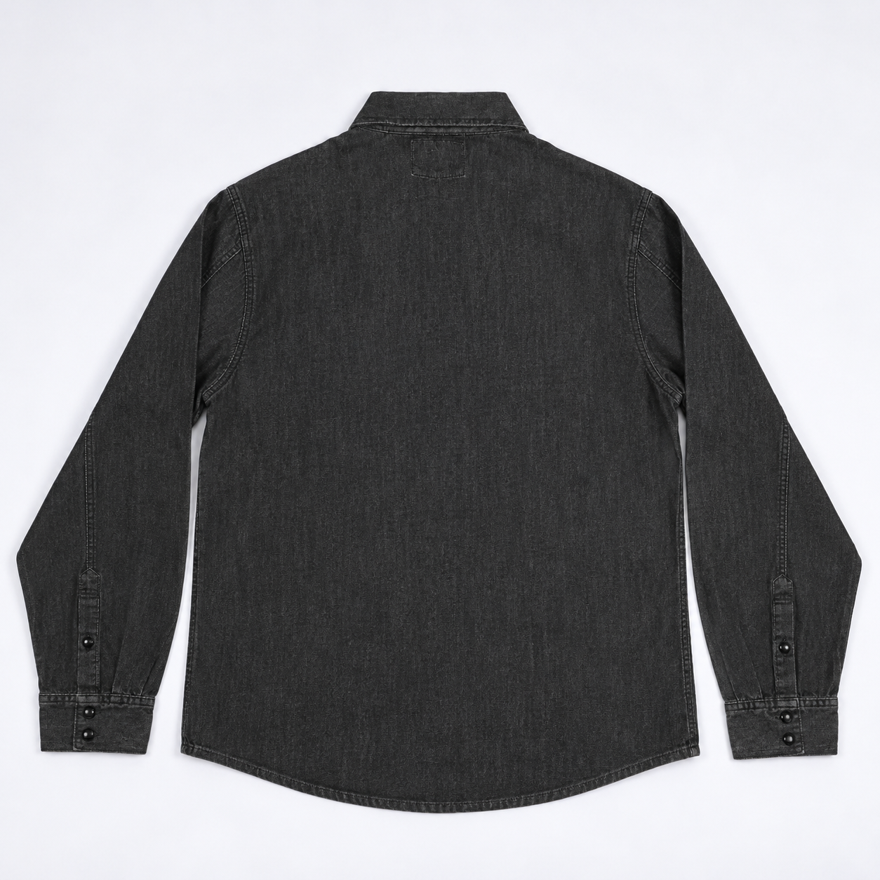 Dunkles Denimhemd von hinten