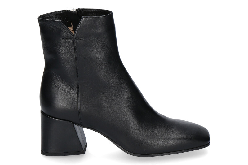 Pomme d'Or ankle boots 6110 GLOVE NERO