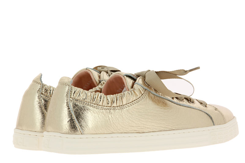 agl-sneaker-gold-d936001-0001