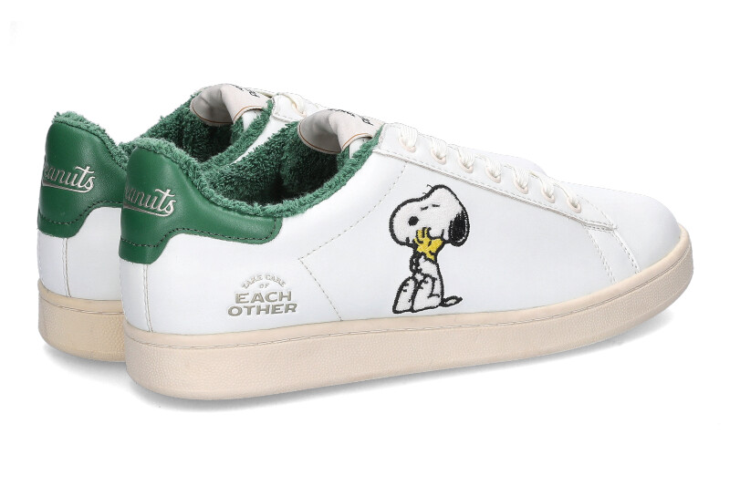 MOA-sneaker-snoopy-MPN25_132700016_2