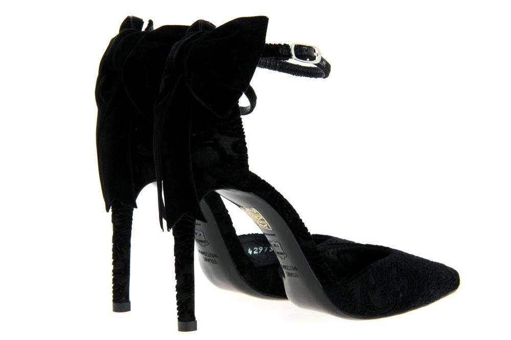 weitzman_greatbow_black_romantic_velvet_2530_00426_2_