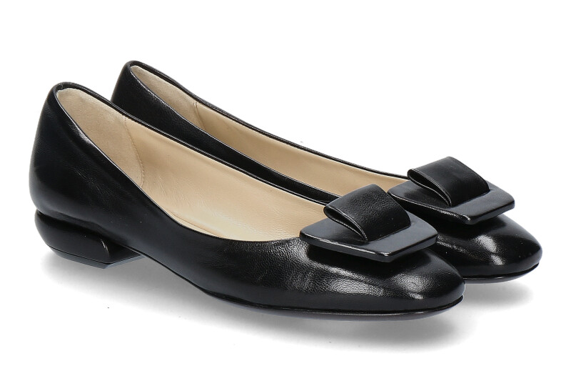 bruno-magli-ballerina-black_221000123_1