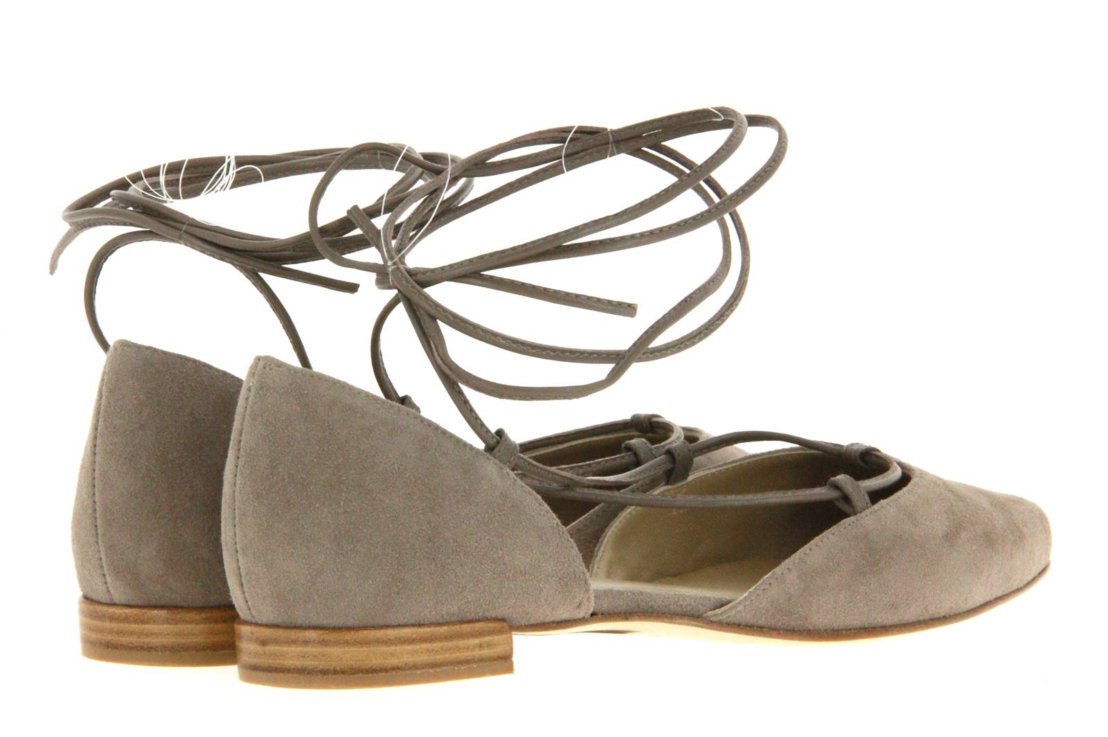 stuart_weitzman-gilligan-----585