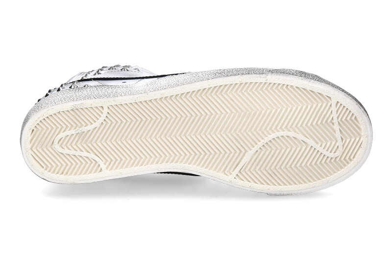 nike-custom-sneaker-blazer-total-studs-mid_236100138_4 nike-custom-sneaker-blazer-total-studs-mid_236100138_4