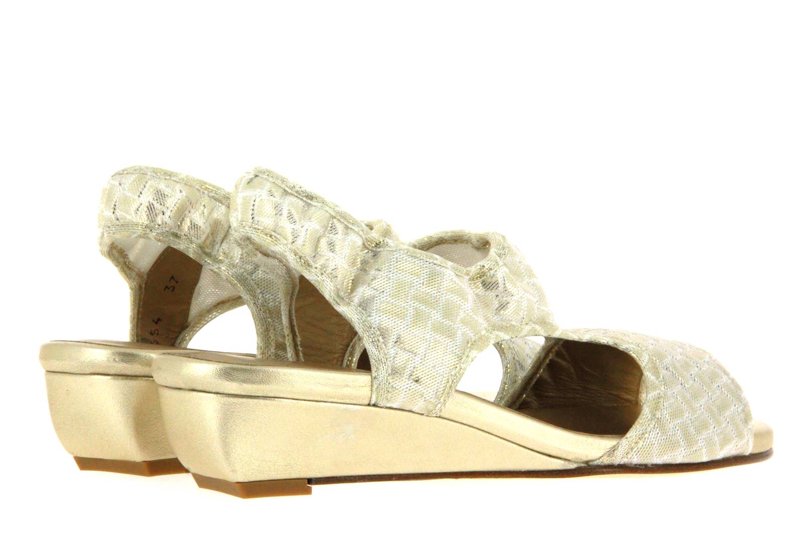 stuart_weitzman-giver_pale_gold-2