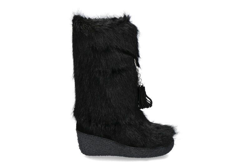 Fur boots for her » Warm feet at icy temperatures