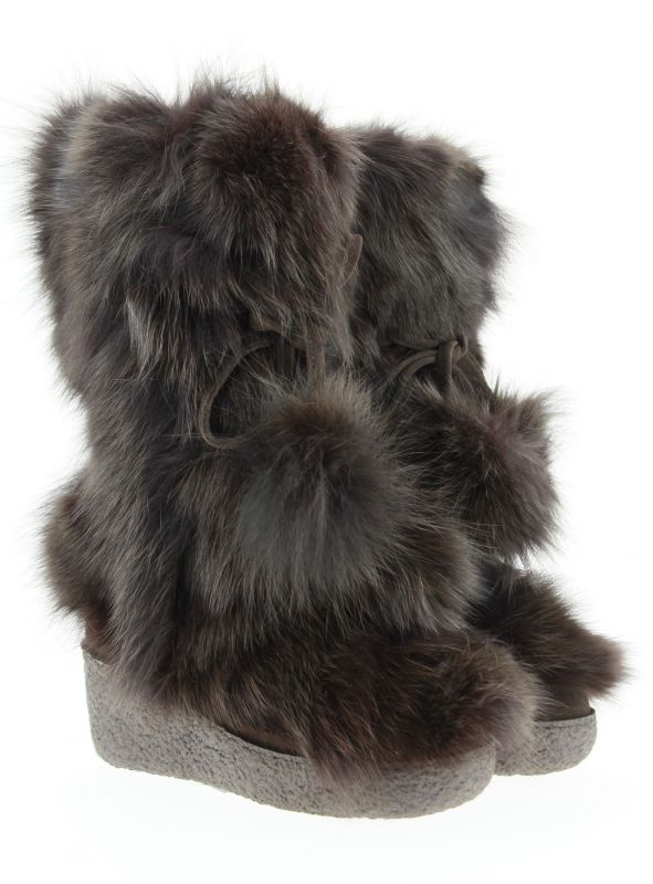 Fur boots for her » Warm feet at icy temperatures